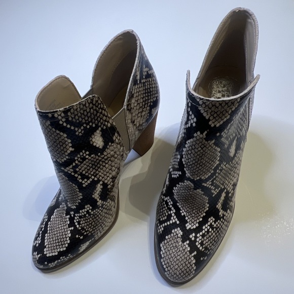 Vince Camuto Snakeskin Ankle Boots 9 Brown Leather Chunky Heel Bootie Excellent - Picture 6 of 6
